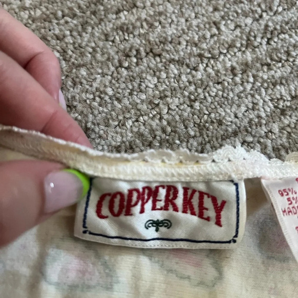 Vintage copper key yellow square neck heart tshirt - Picture 3 of 8